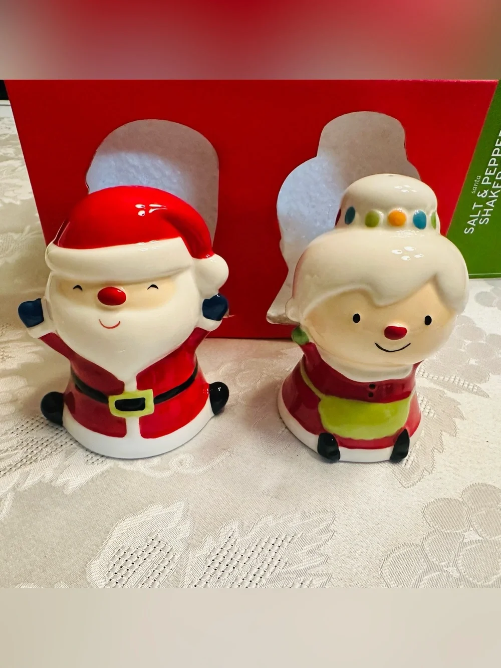 2012 Target Santa & Mrs. Claus Ceramic Salt & Pepper Shaker Set Pristine